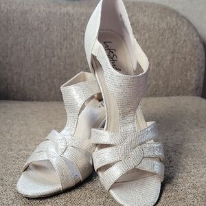 NWOT Life Stride Creamy Gold Heels